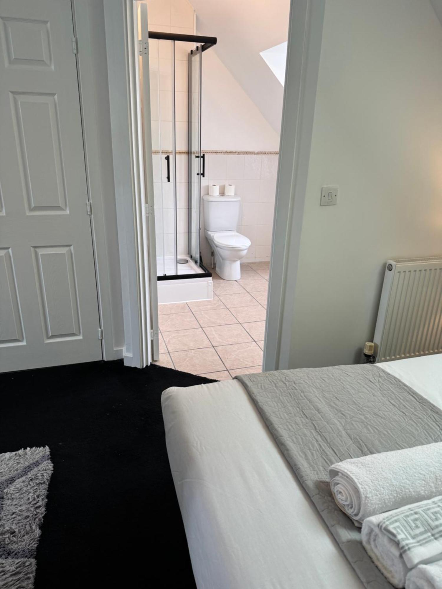 Home Away From Home Milton Keynes Exterior photo
